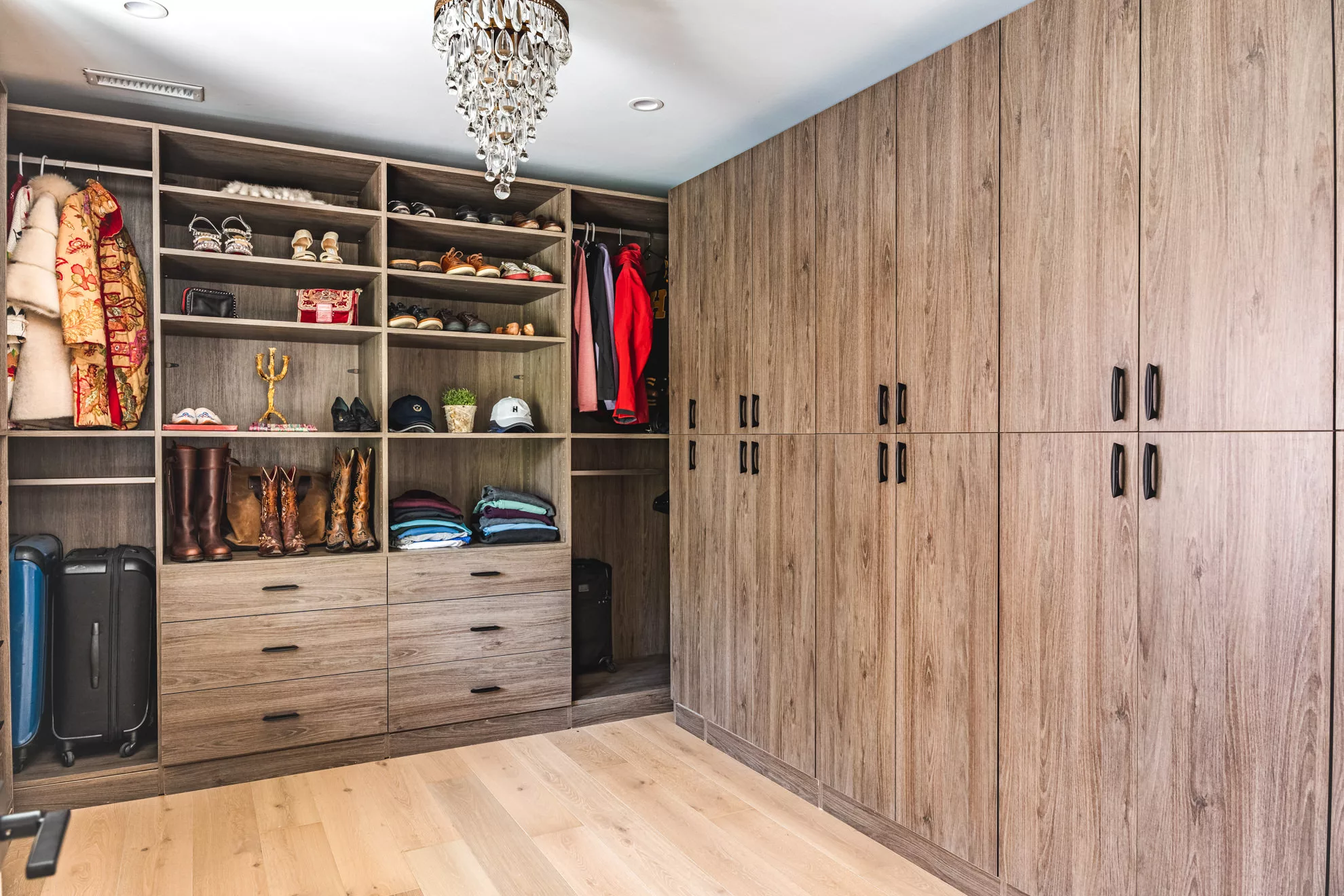 Walk-In Closet Design 3